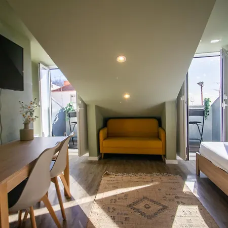 Loios And מלון דירות 4*