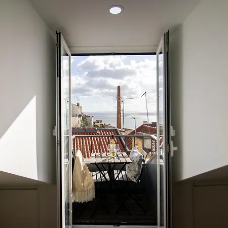 מלון דירות Loios And 4*