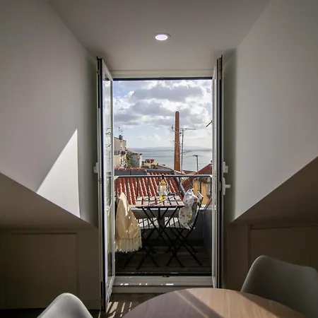 Loios And 公寓式酒店 4*